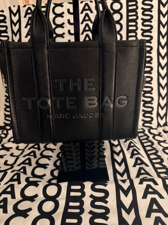 Marc Jacobs Handbags - Marc Jacobs Small Leather The Tote Bag